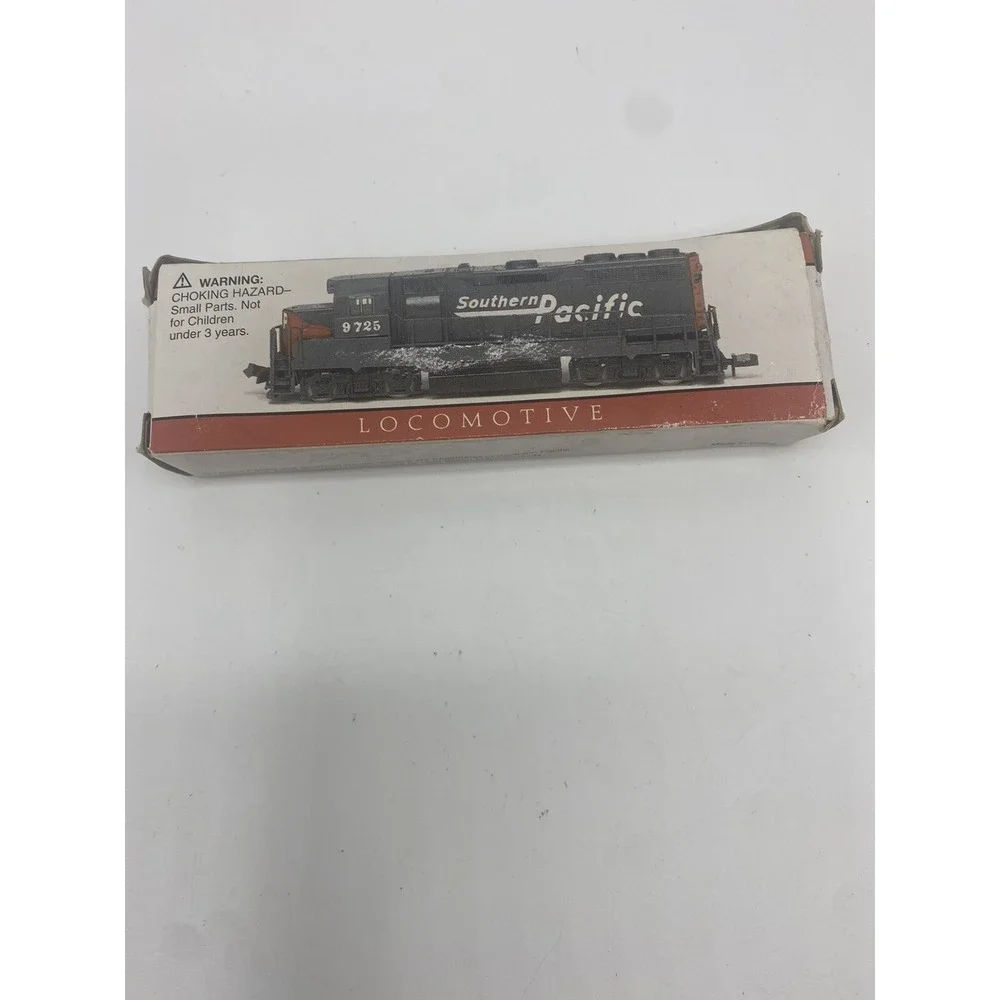 Southern‎ Pacific Diesel Locomotive 9725 not Powered N Scale